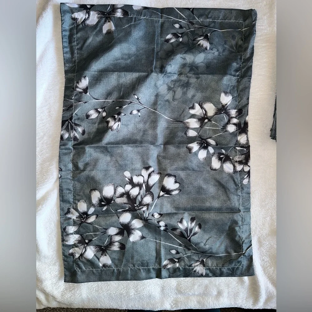 NIP Twin Duvet Cover with 2 Pillow Cases